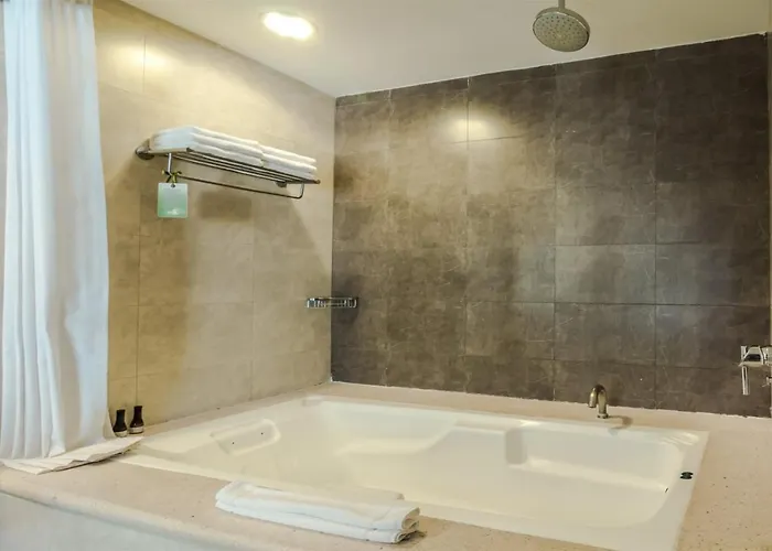 Beach Front 2 Bedroom With Private Pool/oceanview Aparthotel